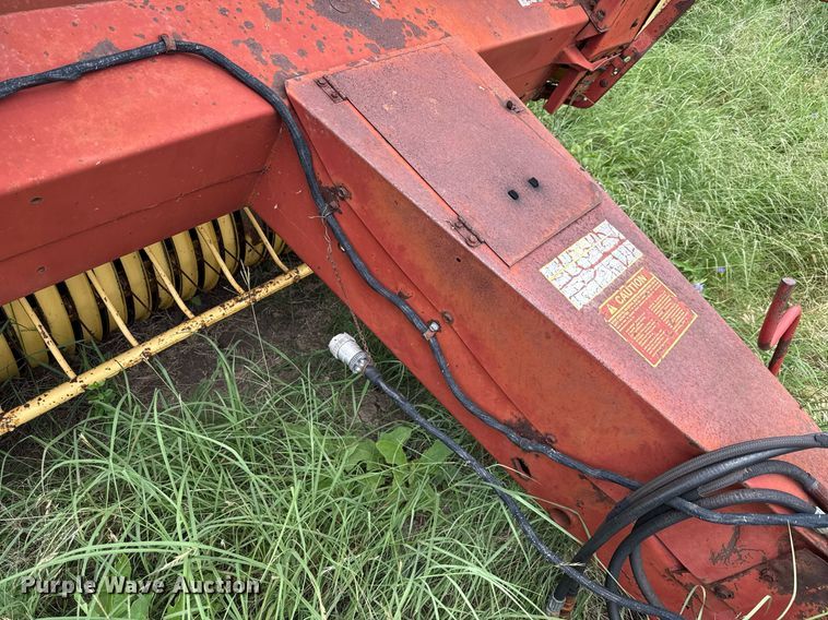 image for item DX5606 1987 New Holland 853 round baler