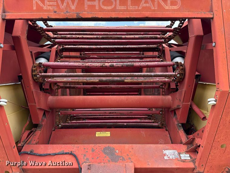 image for item DX5606 1987 New Holland 853 round baler