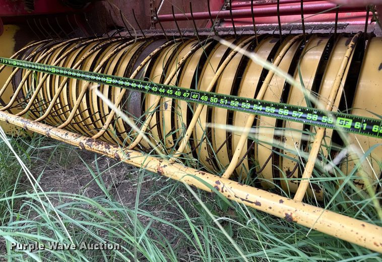 image for item DX5606 1987 New Holland 853 round baler