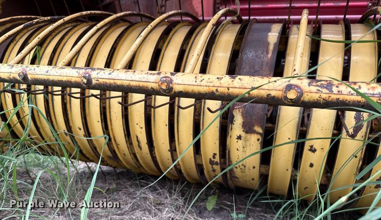 image for item DX5606 1987 New Holland 853 round baler
