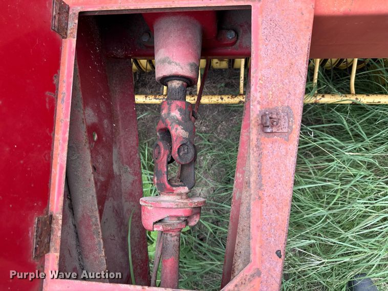 image for item DX5606 1987 New Holland 853 round baler
