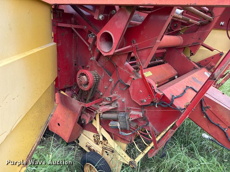 image for item DX5606 1987 New Holland 853 round baler