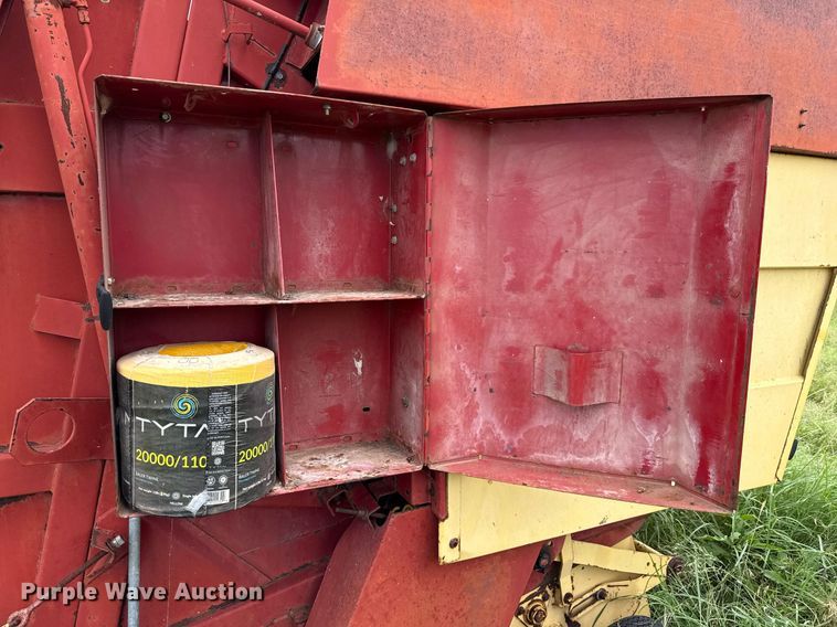 image for item DX5606 1987 New Holland 853 round baler