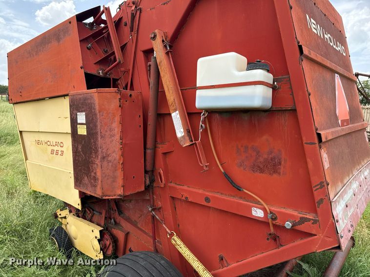 image for item DX5606 1987 New Holland 853 round baler