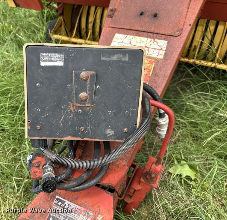 image for item DX5606 1987 New Holland 853 round baler