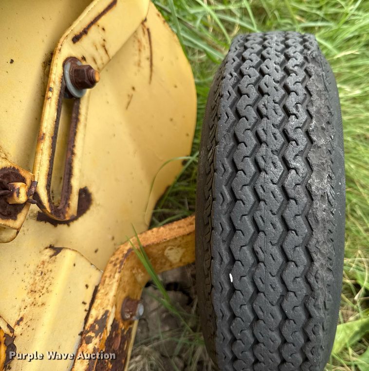 image for item DX5606 1987 New Holland 853 round baler