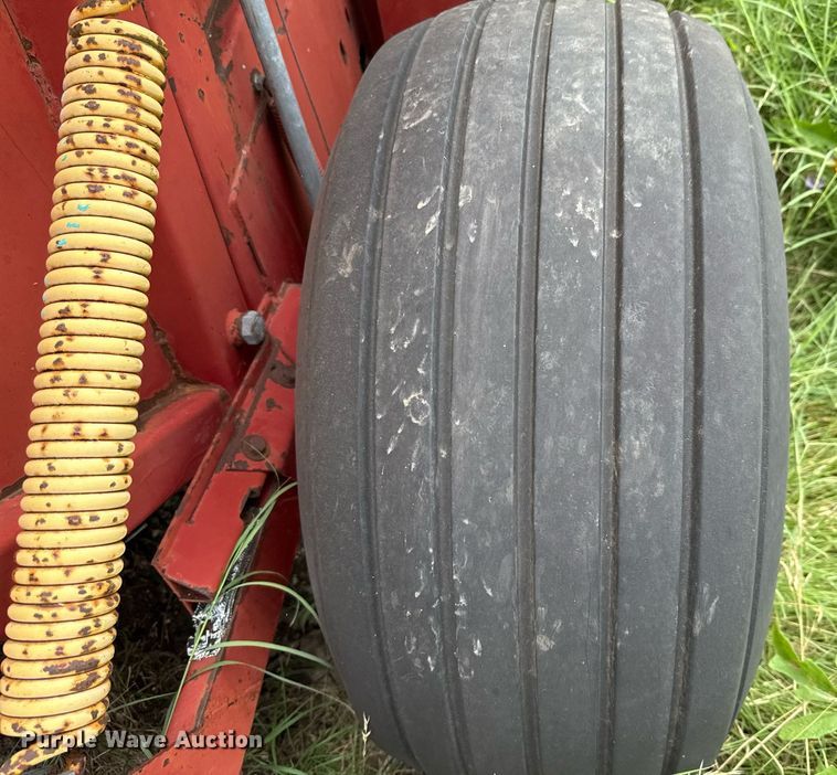 image for item DX5606 1987 New Holland 853 round baler