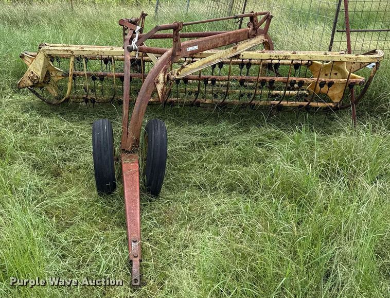 image for item DX5617 New Holland 258 hay rake