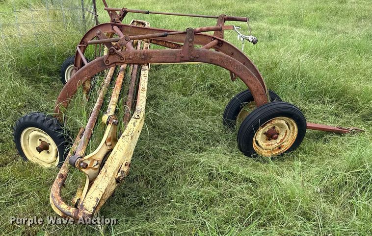 image for item DX5617 New Holland 258 hay rake