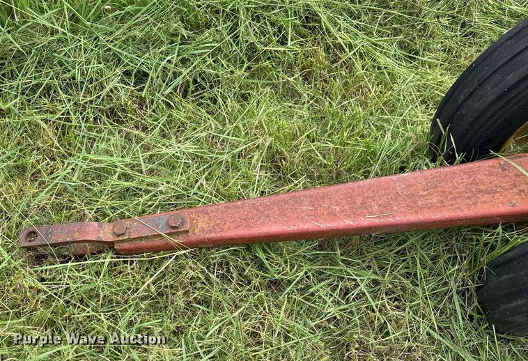 image for item DX5617 New Holland 258 hay rake