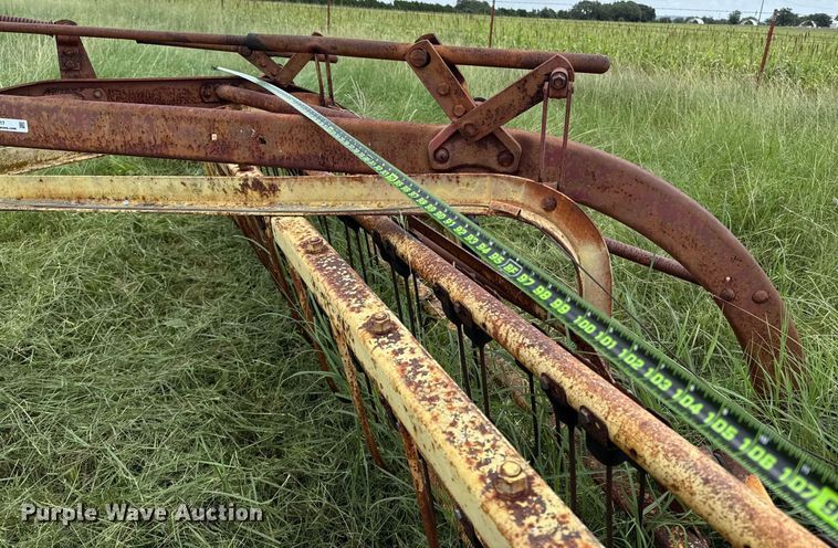 image for item DX5617 New Holland 258 hay rake