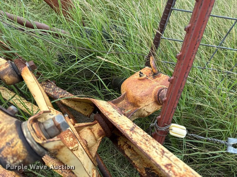 image for item DX5617 New Holland 258 hay rake