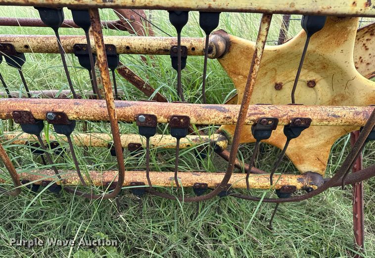 image for item DX5617 New Holland 258 hay rake