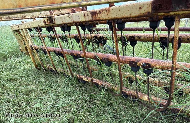 image for item DX5617 New Holland 258 hay rake