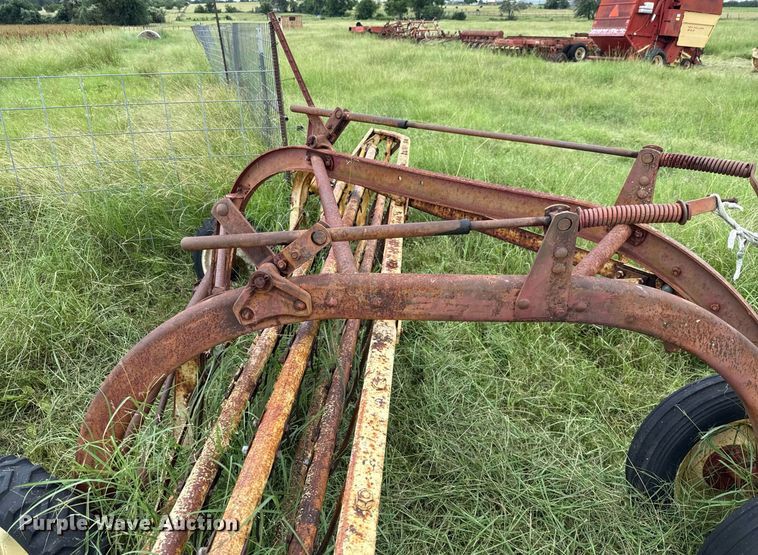 image for item DX5617 New Holland 258 hay rake