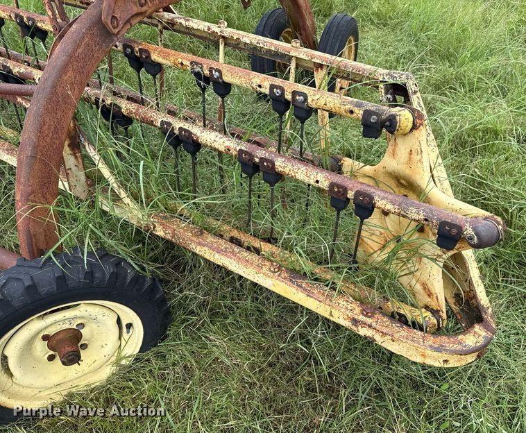 image for item DX5617 New Holland 258 hay rake