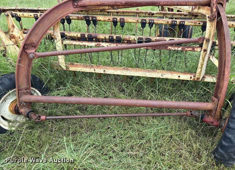 image for item DX5617 New Holland 258 hay rake