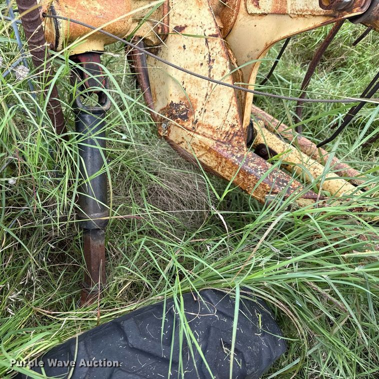 image for item DX5617 New Holland 258 hay rake