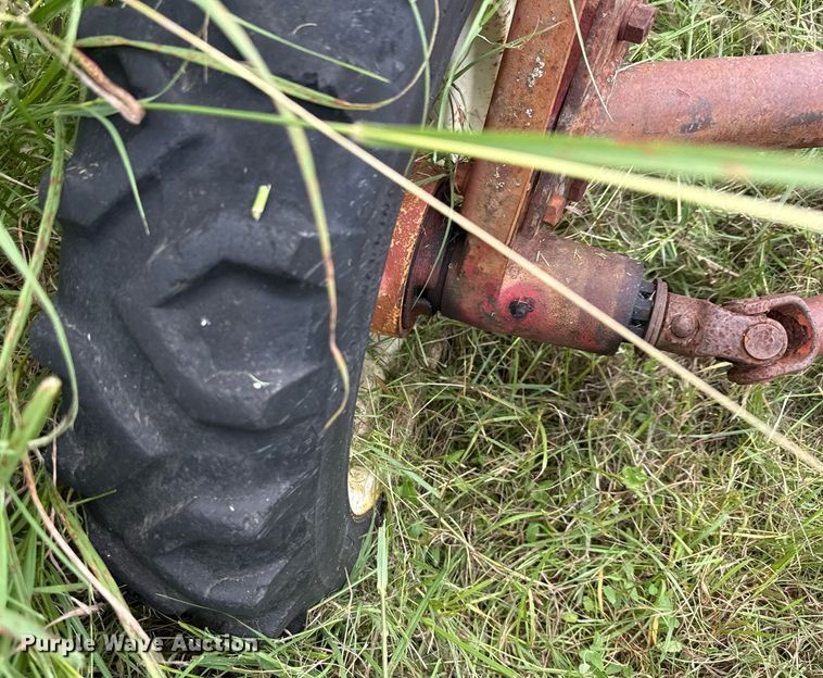 image for item DX5617 New Holland 258 hay rake