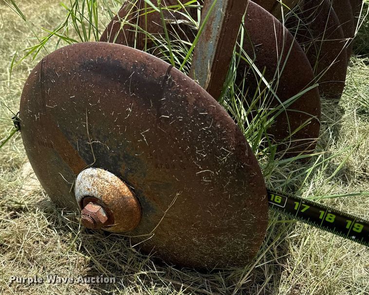 image for item DX5618 John Deere 115 off-set disk