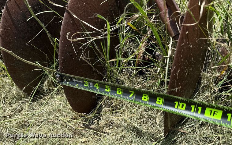 image for item DX5618 John Deere 115 off-set disk