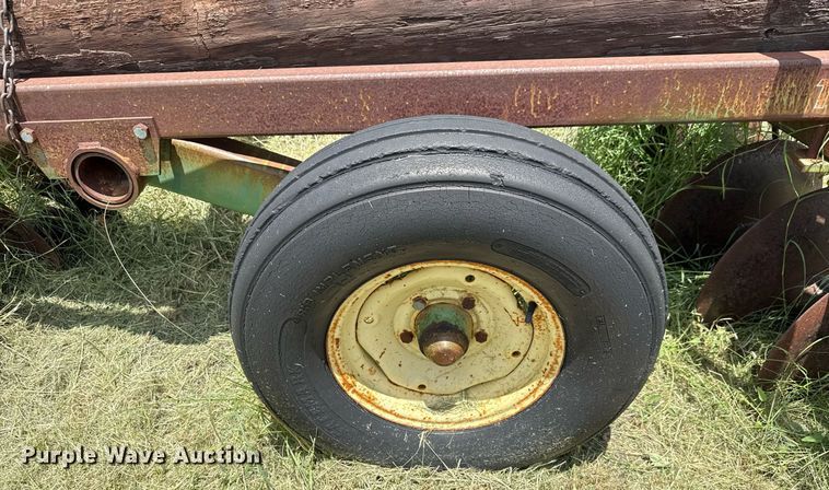 image for item DX5618 John Deere 115 off-set disk