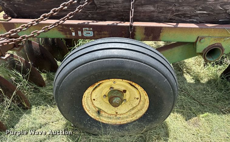 image for item DX5618 John Deere 115 off-set disk