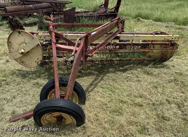 image for item DX5619 International Harvester hay rake
