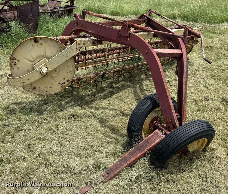 image for item DX5619 International Harvester hay rake