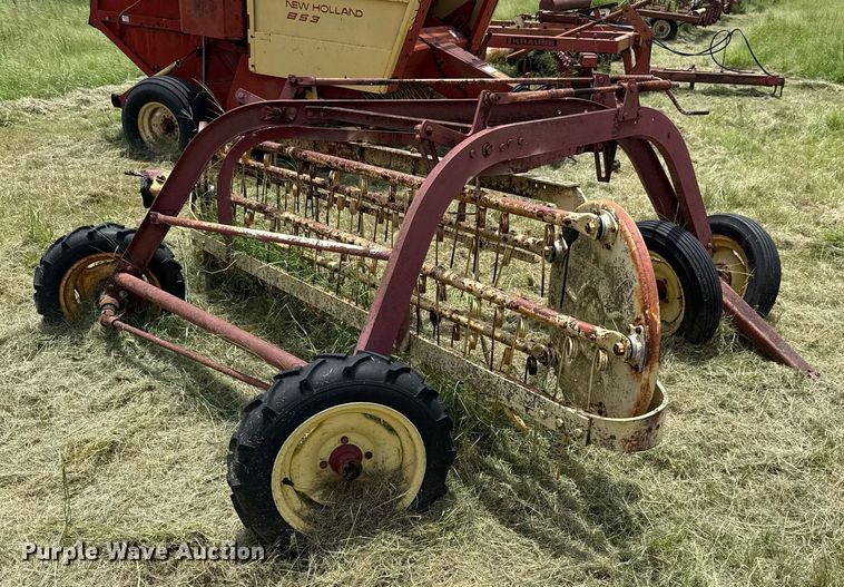 image for item DX5619 International Harvester hay rake