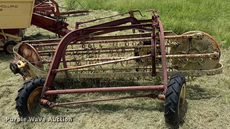image for item DX5619 International Harvester hay rake