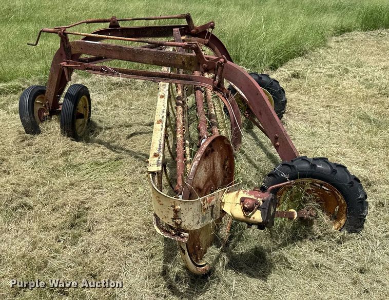 image for item DX5619 International Harvester hay rake