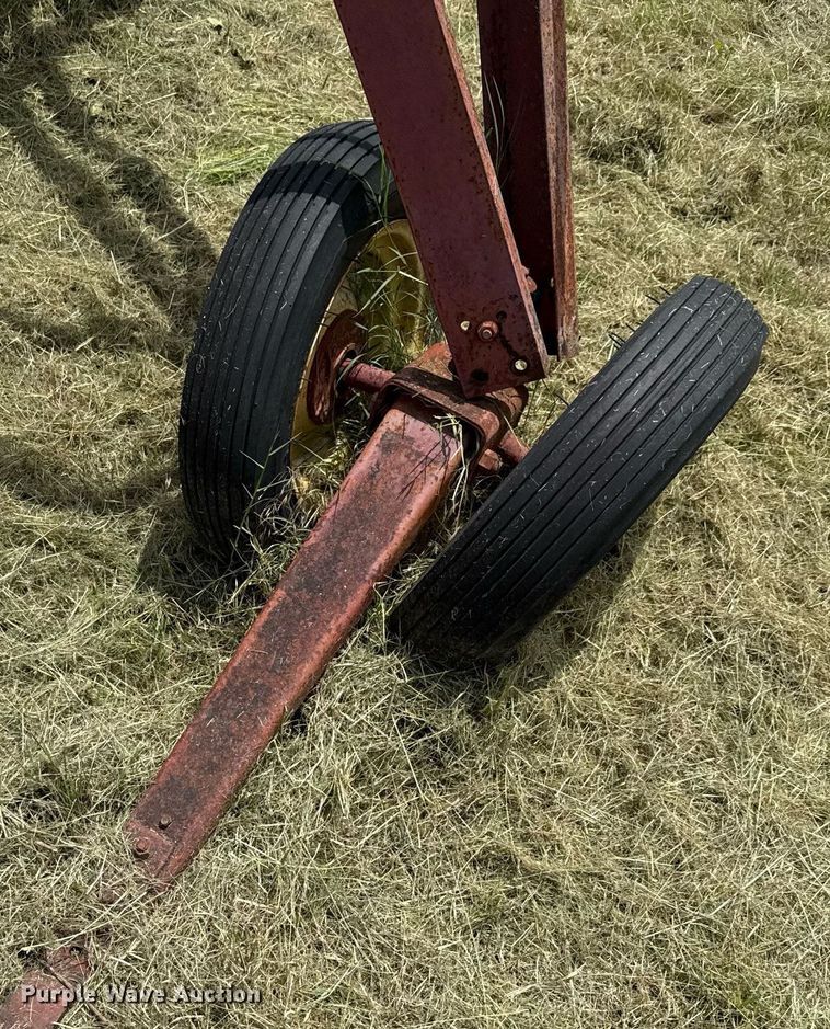 image for item DX5619 International Harvester hay rake