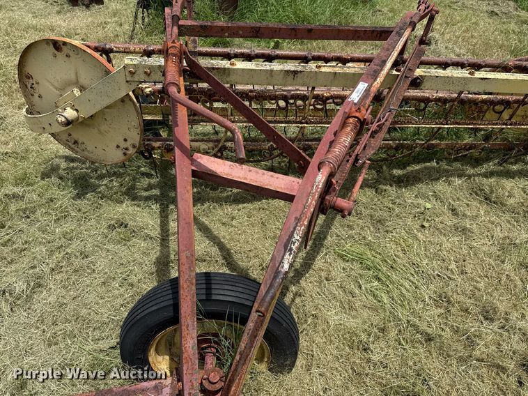 image for item DX5619 International Harvester hay rake