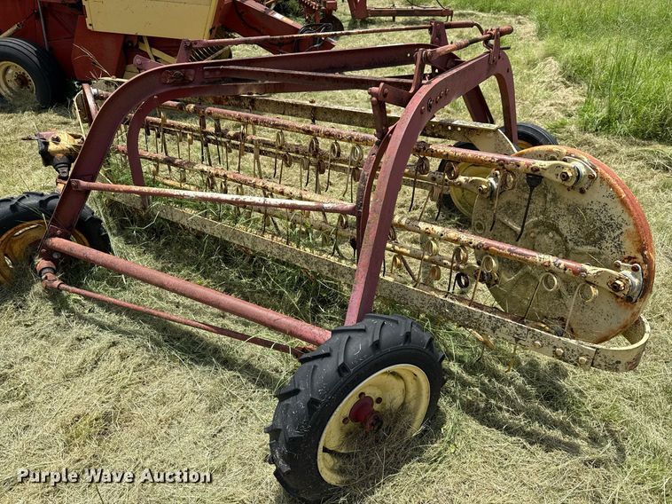 image for item DX5619 International Harvester hay rake
