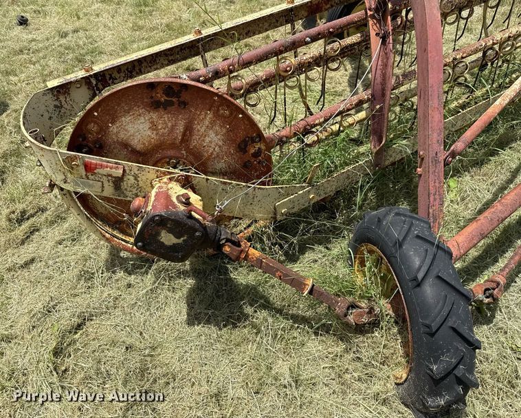 image for item DX5619 International Harvester hay rake