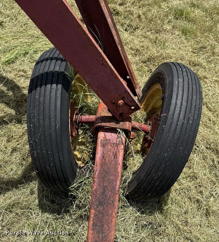 image for item DX5619 International Harvester hay rake