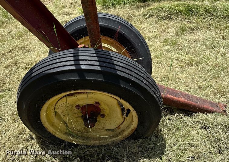 image for item DX5619 International Harvester hay rake