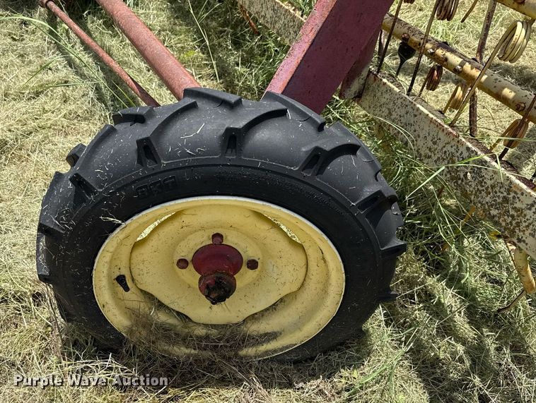 image for item DX5619 International Harvester hay rake