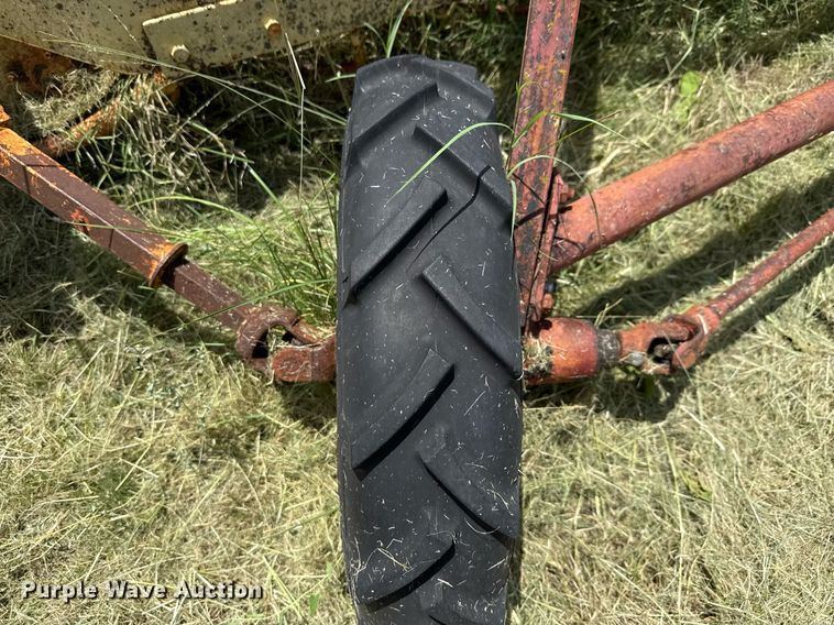 image for item DX5619 International Harvester hay rake