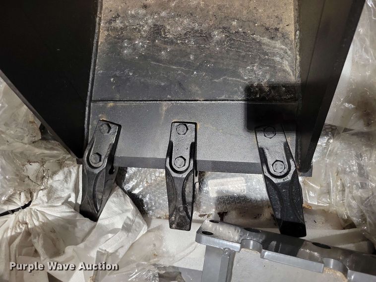 image for item DX7084 2020 Massey Furgeson  CB 85 backhoe attachment