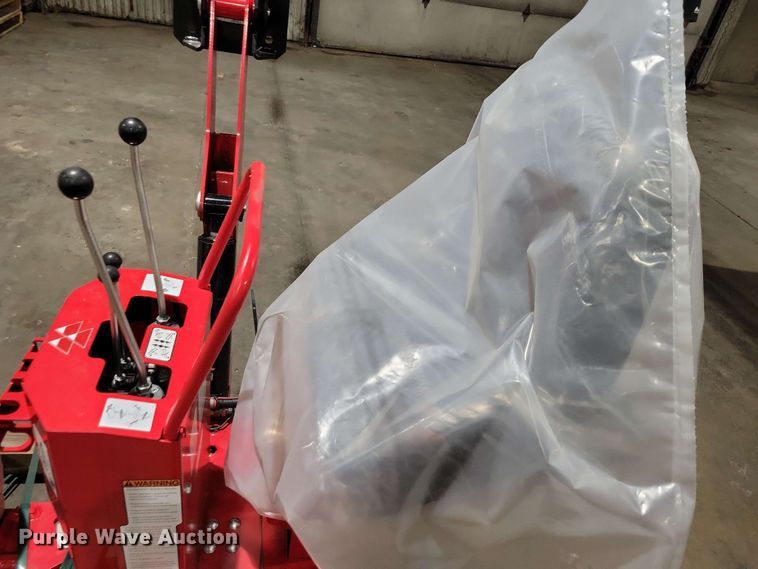 image for item DX7084 2020 Massey Furgeson  CB 85 backhoe attachment