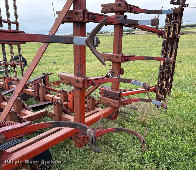 image for item DY2537 Krause 1506 field cultivator