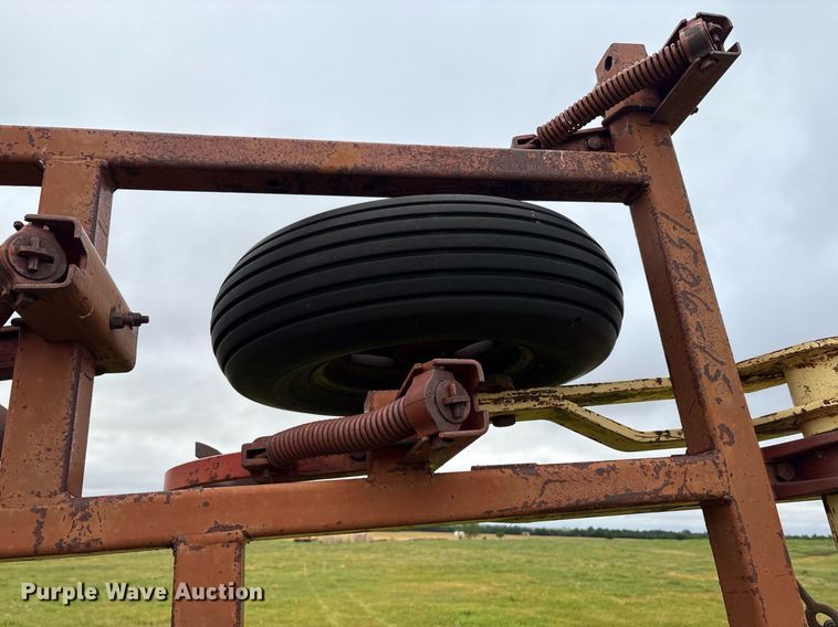 image for item DY2537 Krause 1506 field cultivator