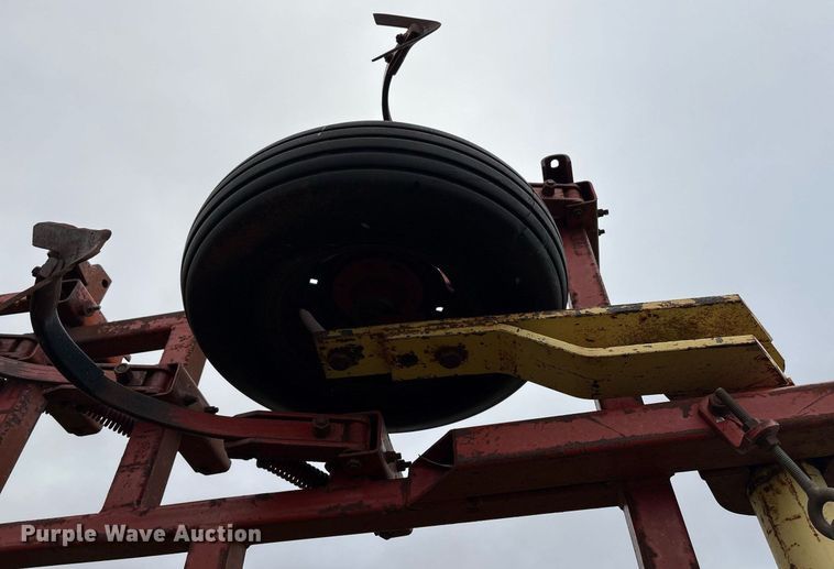 image for item DY2537 Krause 1506 field cultivator