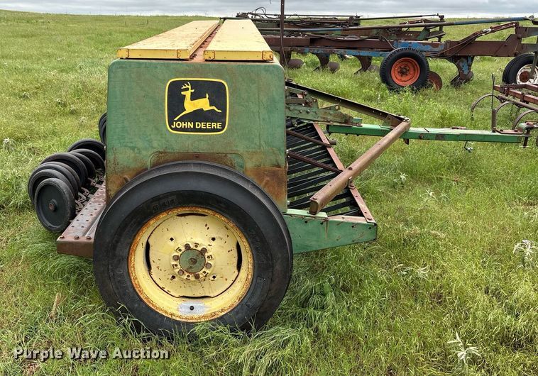 image for item DY2538 John Deere 8350 grain drill