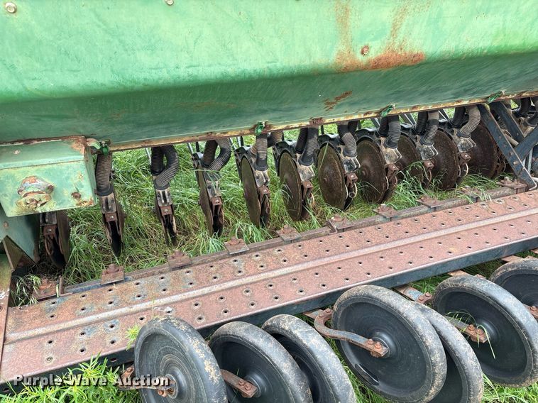 image for item DY2538 John Deere 8350 grain drill