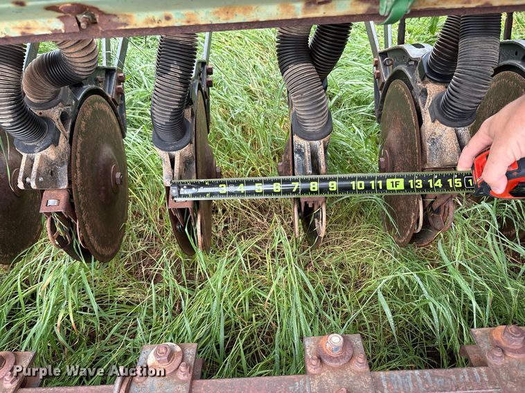 image for item DY2538 John Deere 8350 grain drill