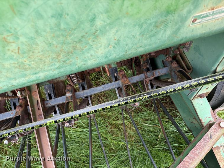 image for item DY2538 John Deere 8350 grain drill