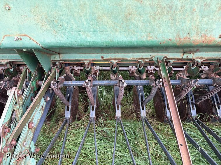 image for item DY2538 John Deere 8350 grain drill